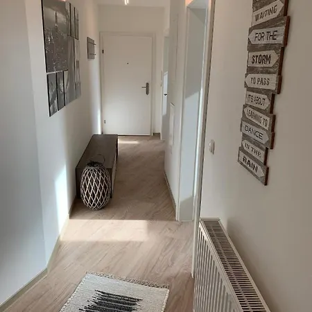 Schoene Und Helle Apartman *